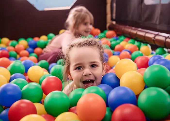 Familien Wellness Hotel Seeklause GmbH&CoKG mit großem Abenteuerspielplatz Piraten-Insel-Usedom Kinder immer All-Inklusive&Getränke ganztags inklusive