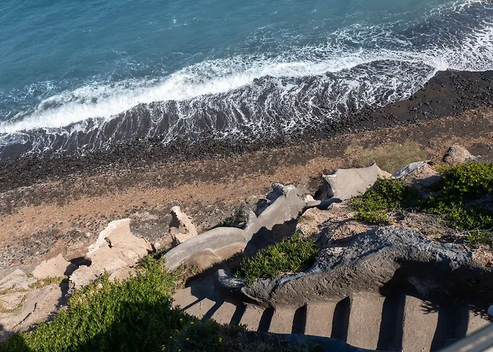 Almyra Oia Suites - Adults Only