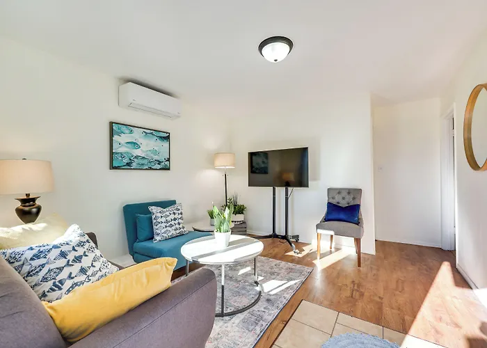 Quiet Carpinteria Cottage By Town & Beaches
