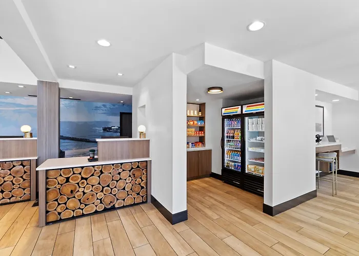 La Quinta Inn & Suites By Wyndham Santa Cruz