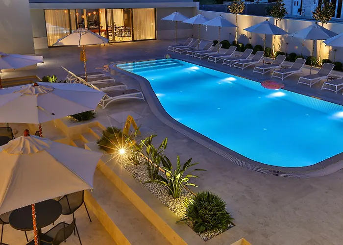 Avanti Hotel & Spa