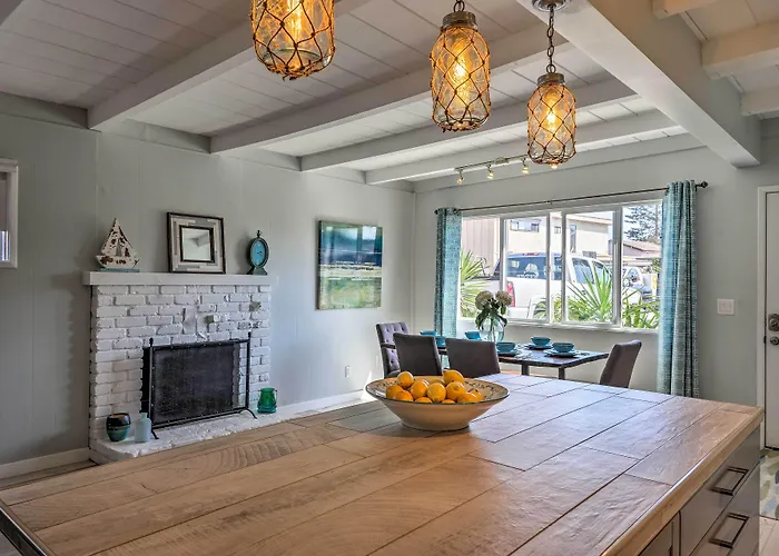 Remodeled Ventura Beach Home With Yard & Fire Pit!