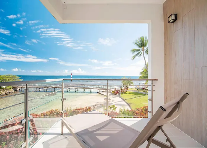 Cook'S Bay Hotel & Suites