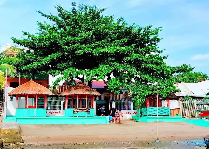 Smallfry'S Beach Resort