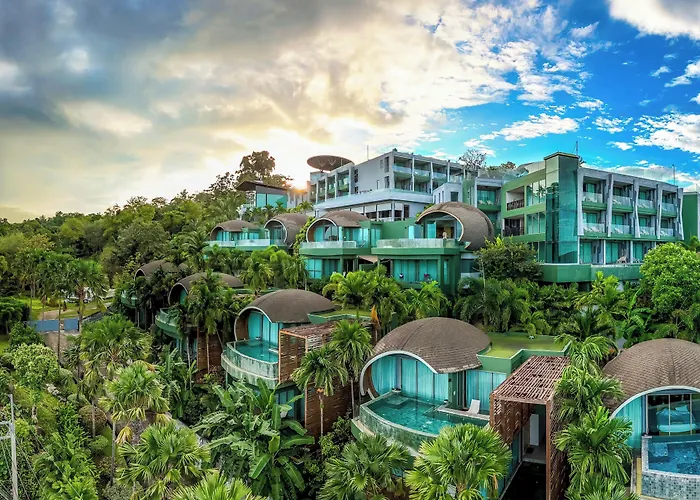 Crest Resort & Pool Villas