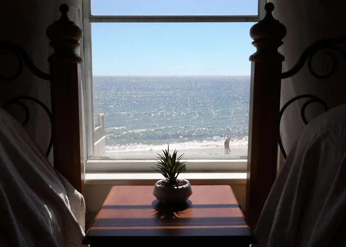 By The Sea Guests Bed & Breakfast And Suites