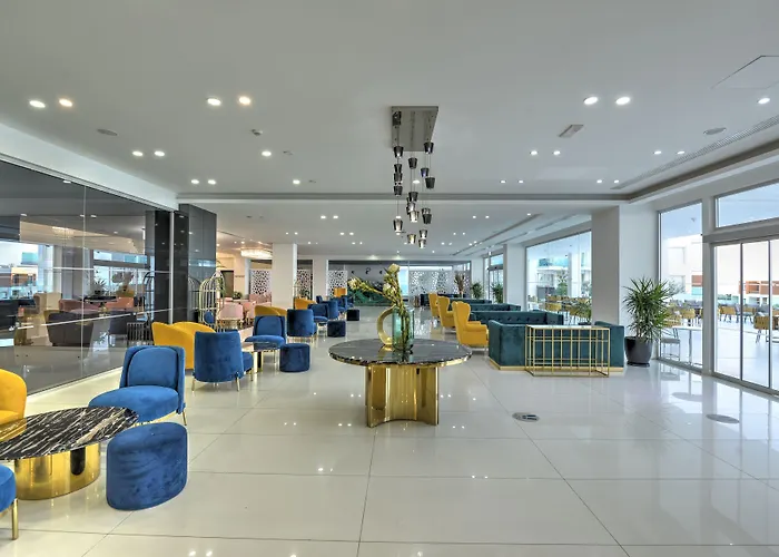 King Evelthon Beach Hotel & Resort