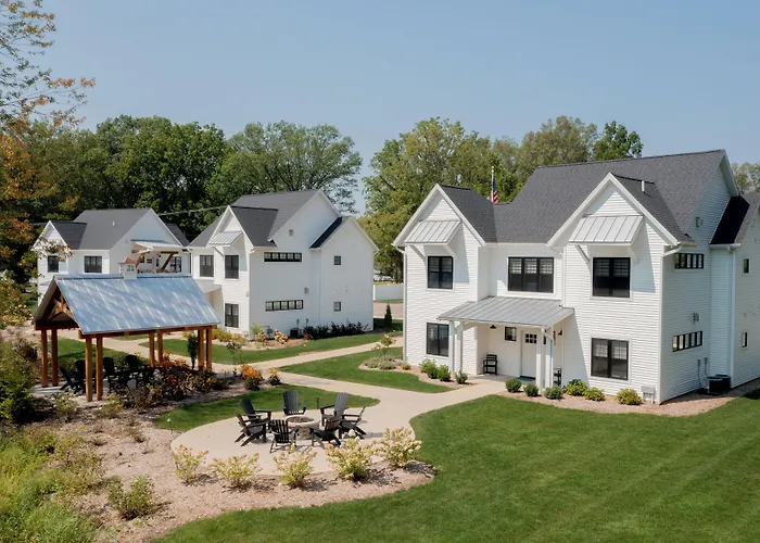 Bay Pointe Inn