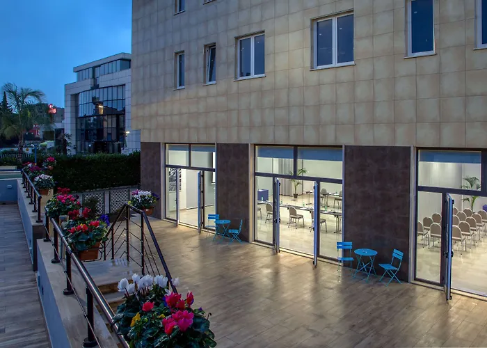 Simon Hotel