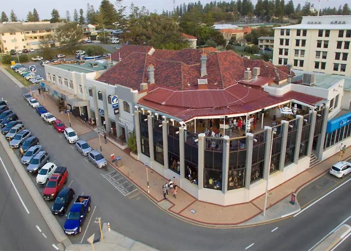 Ocean Beach Hotel