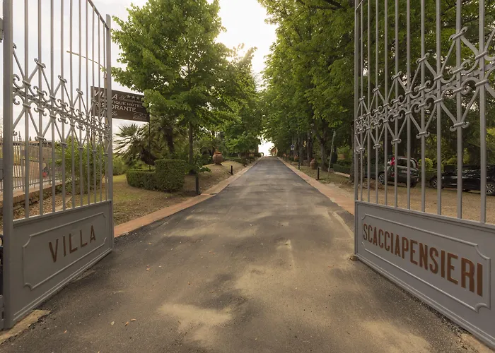 Villa Scacciapensieri Boutique Hotel