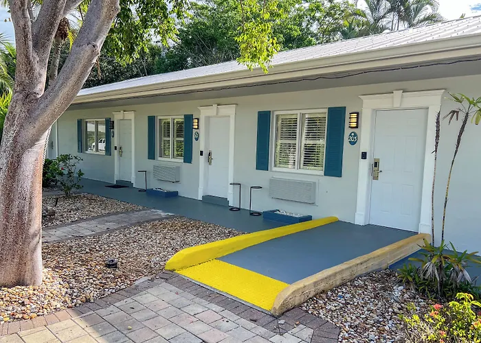 Marco Island Lakeside Inn