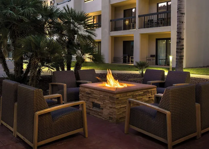 Courtyard By Marriott Palm Springs