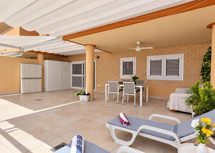 Apartamento Nuevo con Gran Terraza y Wifi en Canet