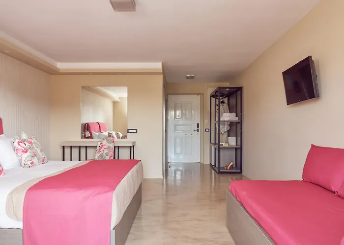 Koukounaria Hotel&Suites