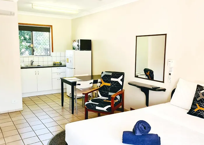 Paradise Court Holiday Units