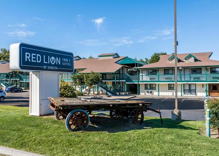 Red Lion Inn & Suites Lemoore