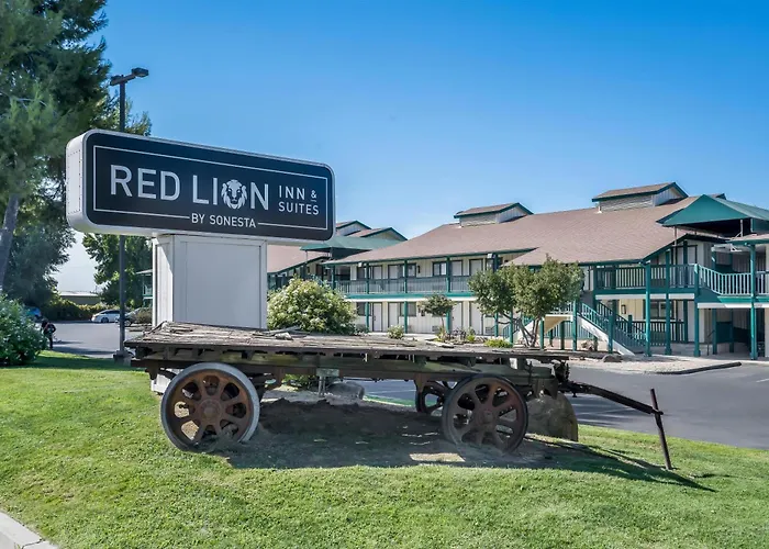 Red Lion Inn & Suites Lemoore