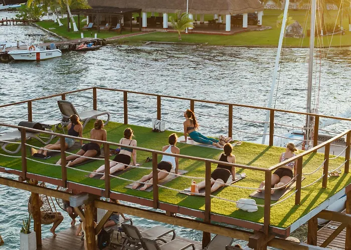 The Yak Lake House Hostal Bacalar Front Lagoon - Adults Only