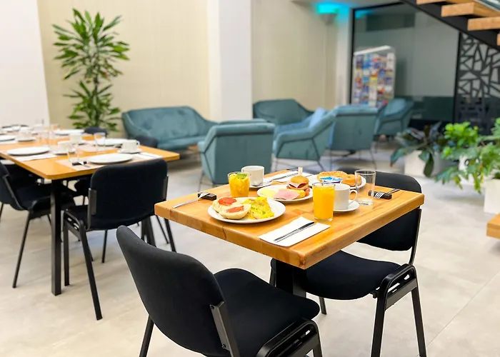 Hotel Mg Poniente