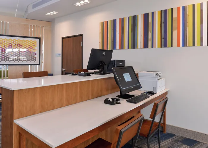 Holiday Inn Express Melbourne West By Ihg