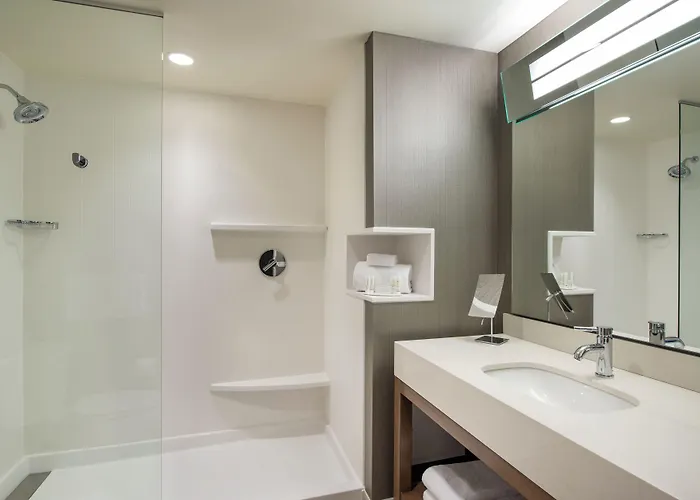 Courtyard By Marriott Calgary South