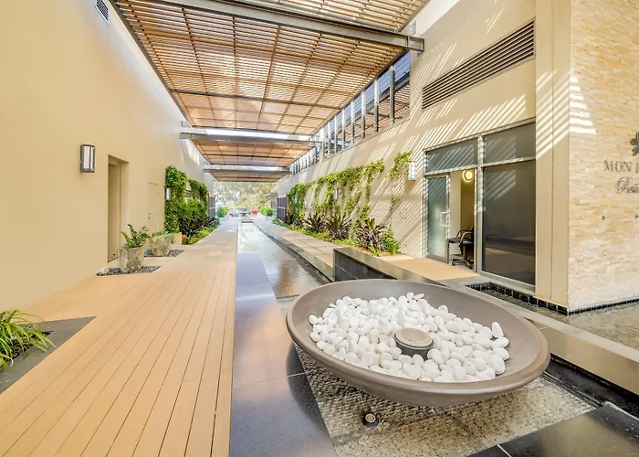 Oaks Redcliffe Mon Komo Suites