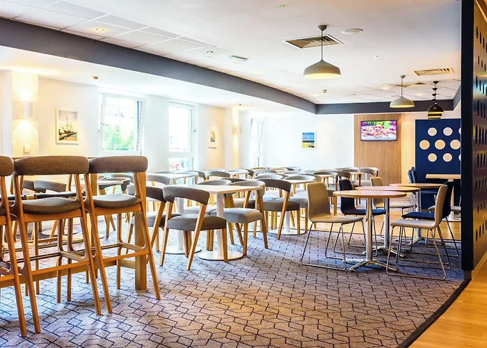 Holiday Inn Express Portsmouth Gunwharf Quays By Ihg