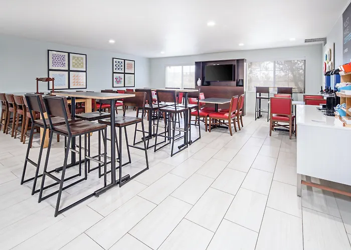 Holiday Inn Express & Suites Watsonville By Ihg