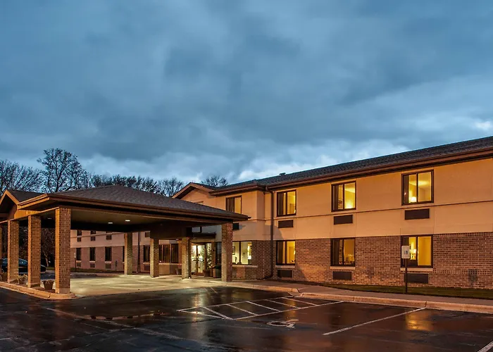 Econo Lodge Inn & Suites Oconto