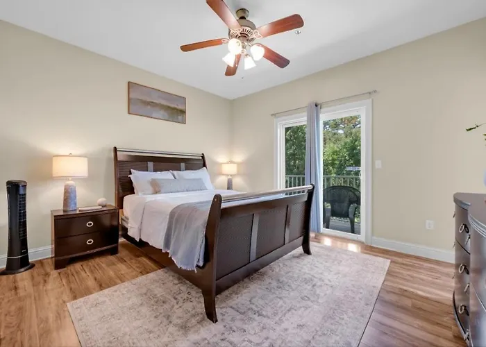 Condo W Pool Near Beaches, Dining, Shopping, Etc