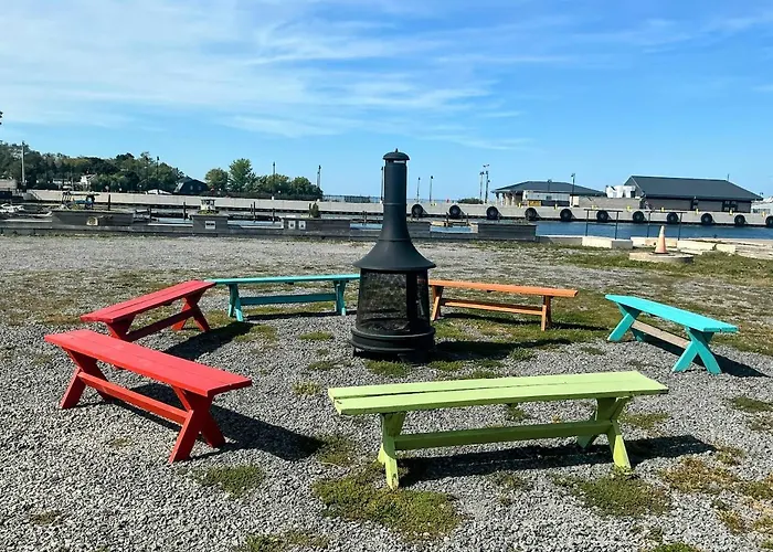 Hotel Wolfe Island
