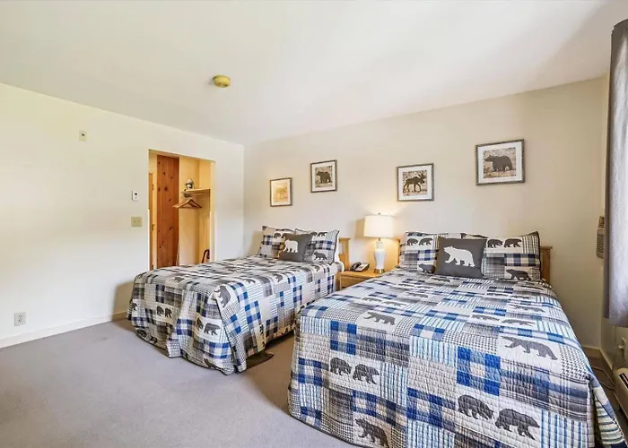 219 Cedarbrook Hotel Room