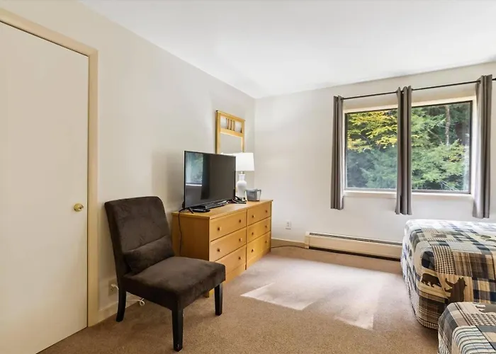 118 Cedarbrook Hotel Room