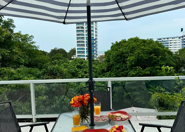 Coronado Beach Unique Balcony Apartment