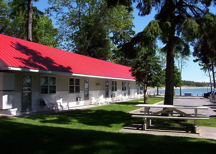 Balm Beach Resort And Motel