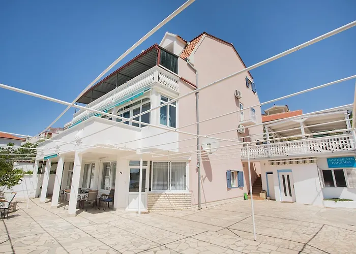 Hana Home - Apartments Tisno