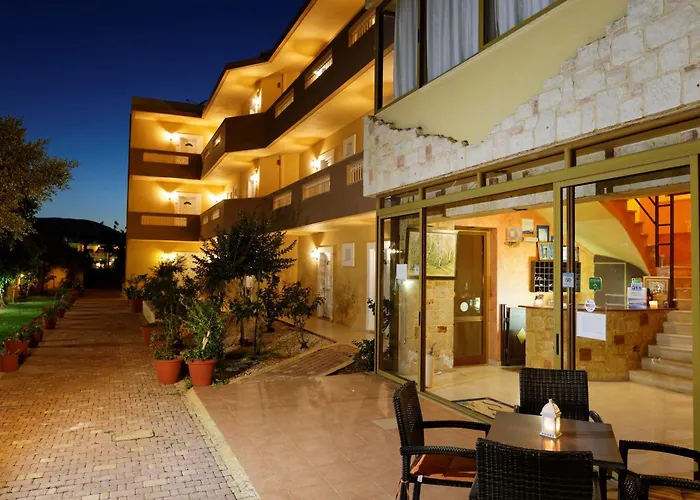 Danelis Studios & Apartments