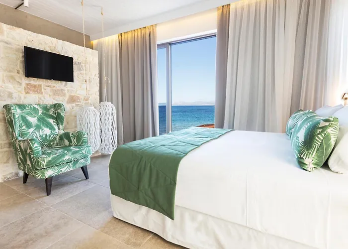 Kalamaki Luxury Suites