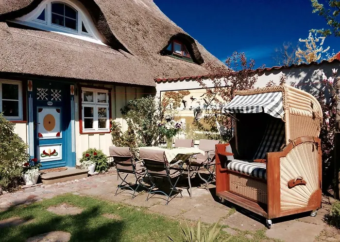 Haus am Hafen - Luxus unter Reet, Garten, Strandkorb, kleine Idylle