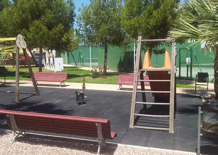 Bajo con jardin WIFI junto al mar
