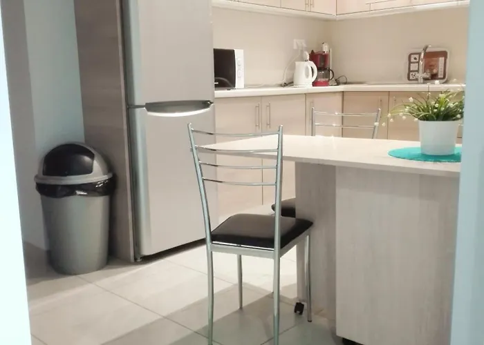 Luxury Apt At Navarino Square