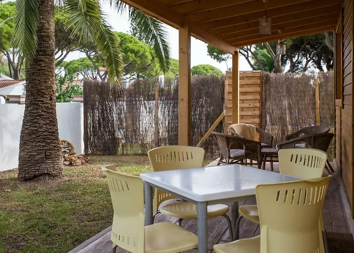 Casita de madera junto al mar