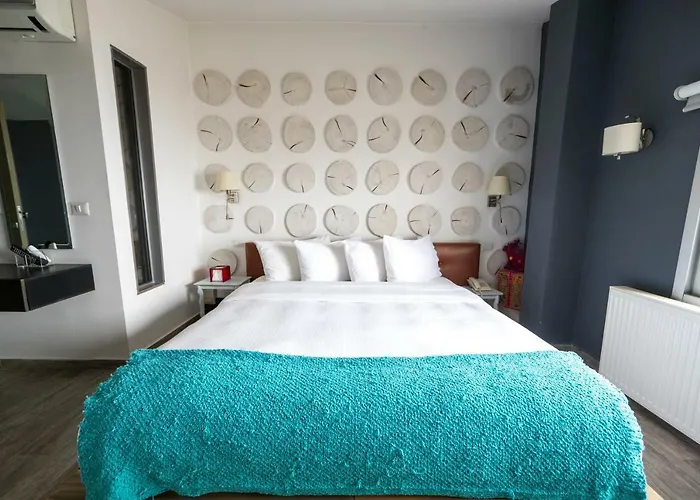 Urban Faqra Hotel