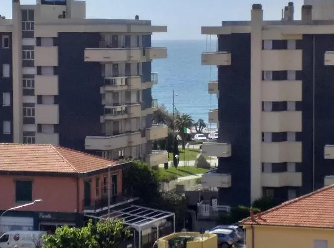 Via dei Mille 1, centrale e vista mare
