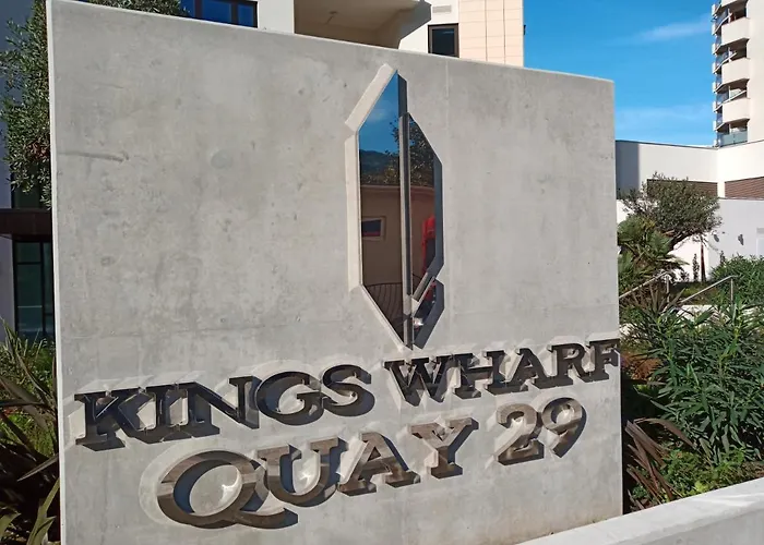 Kings Wharf Studio: Gibraltar Retreat with Pools and Gym