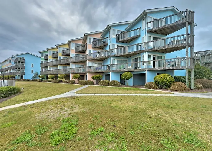 Bright Emerald Isle Condo W/ Private Beach Access!