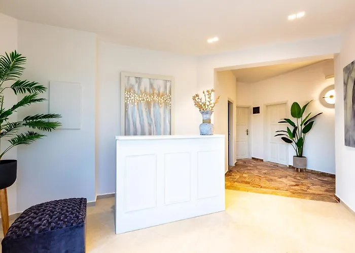 Pinelopi Beach Suites